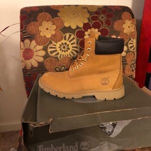 Like new Timberland boots